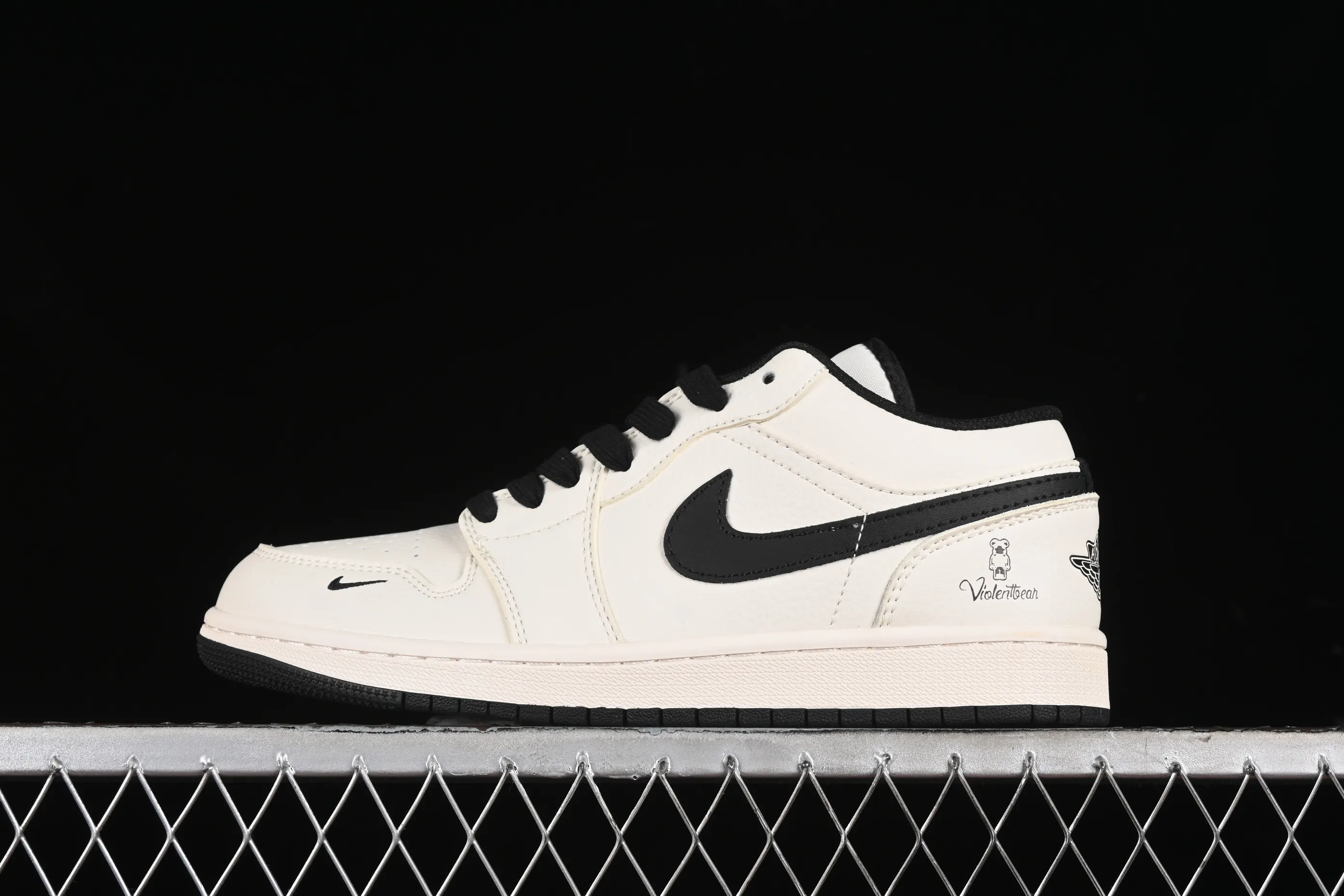 All categories Air Jordan Jordan series basketball shoes Air Jordan 1 Low High-end customized low-top sneakers Air Jordan 1 Low AJ1 Joe 1 Violent Bear joint-beige small hook High-end customized low-top retro basketball shoes SJ9950-009